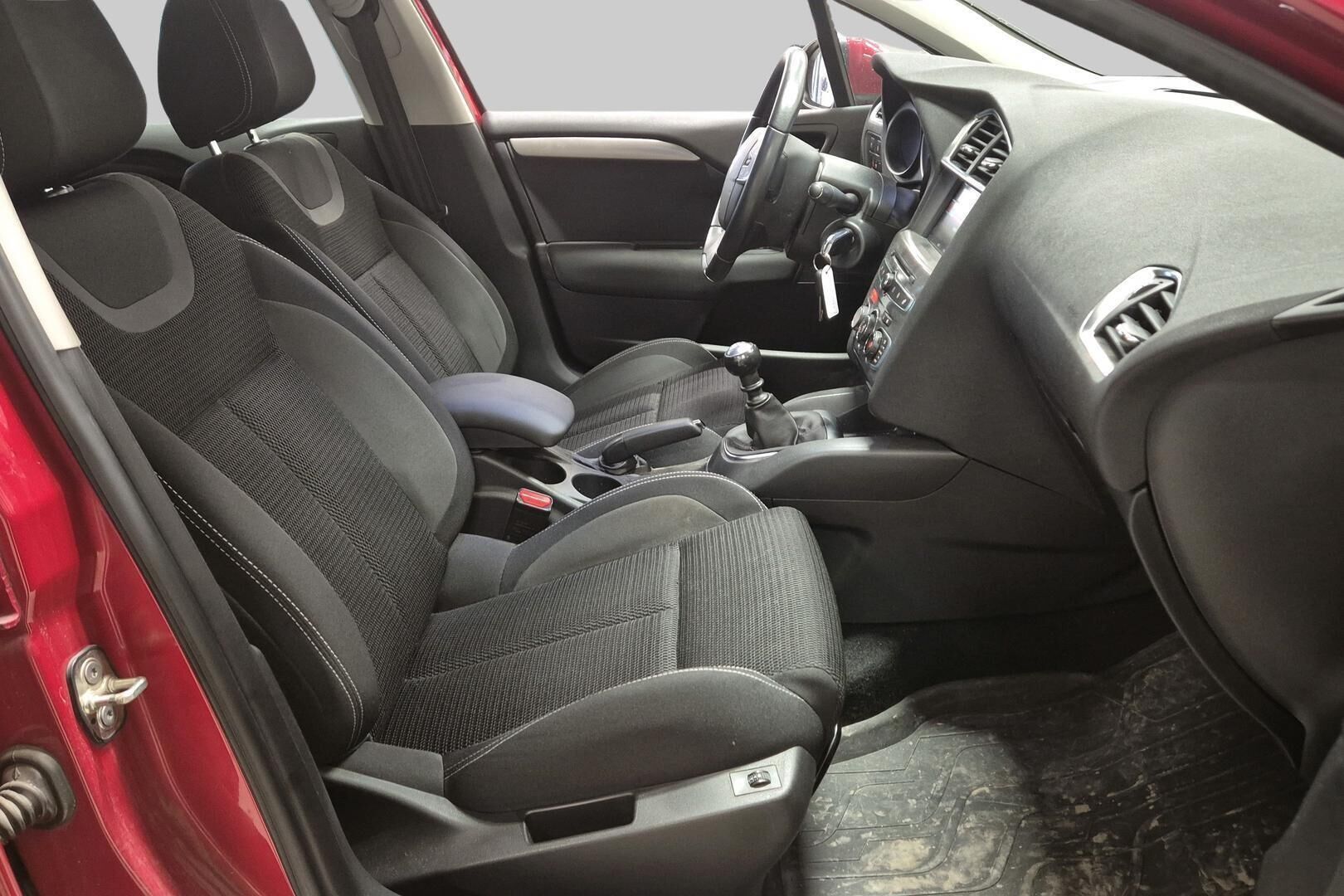 Citroen C4 iso kuva 4