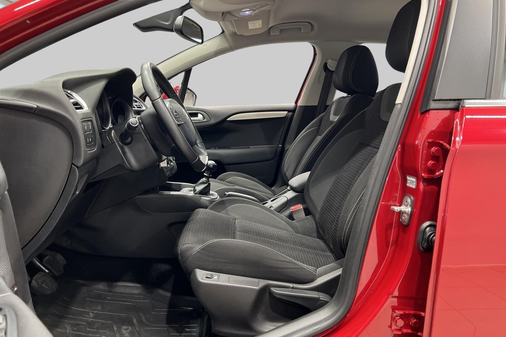 Citroen C4 iso kuva 8