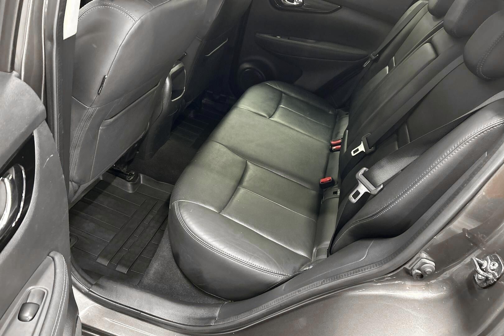 Nissan Qashqai iso kuva 10