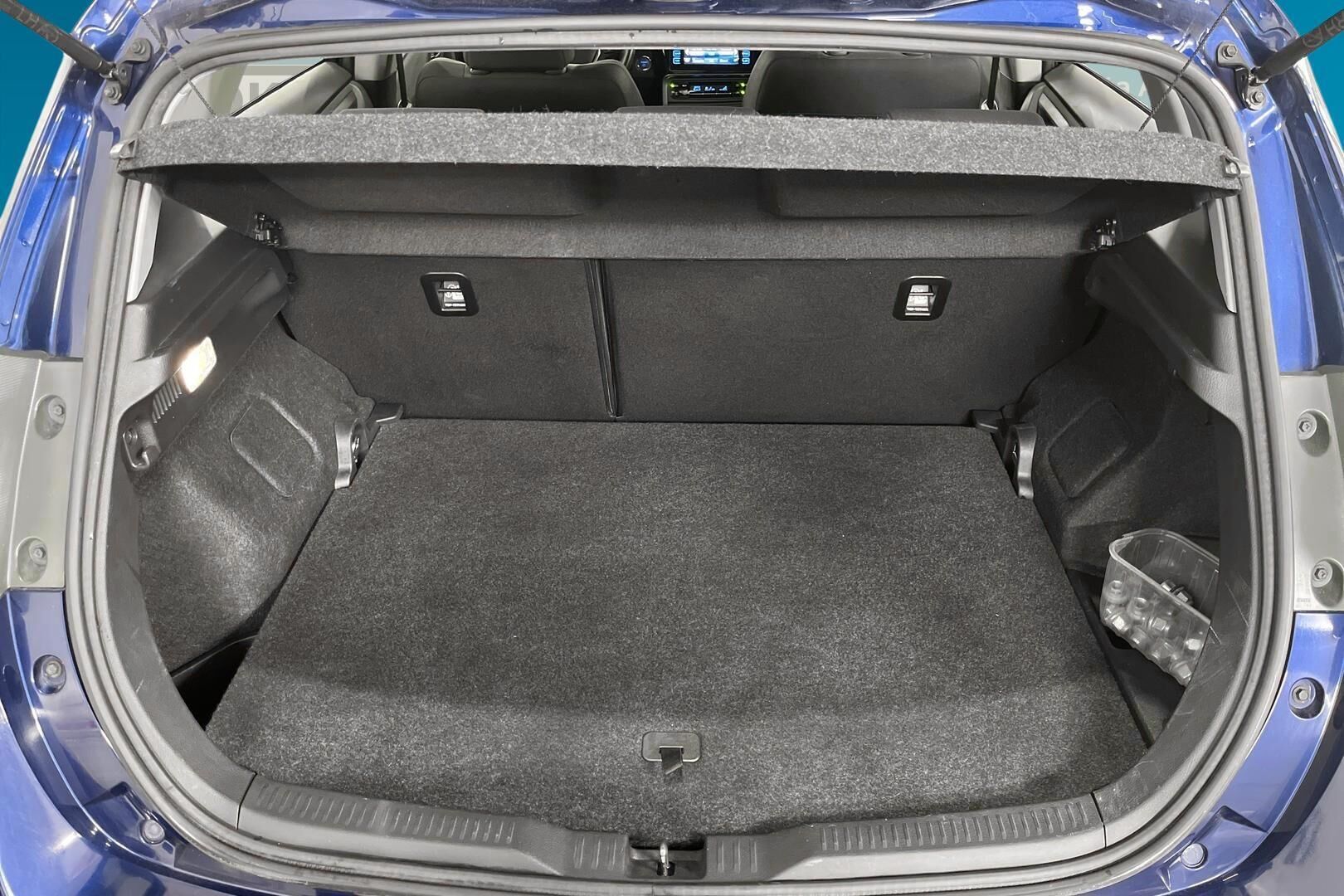 Toyota Auris iso kuva 11