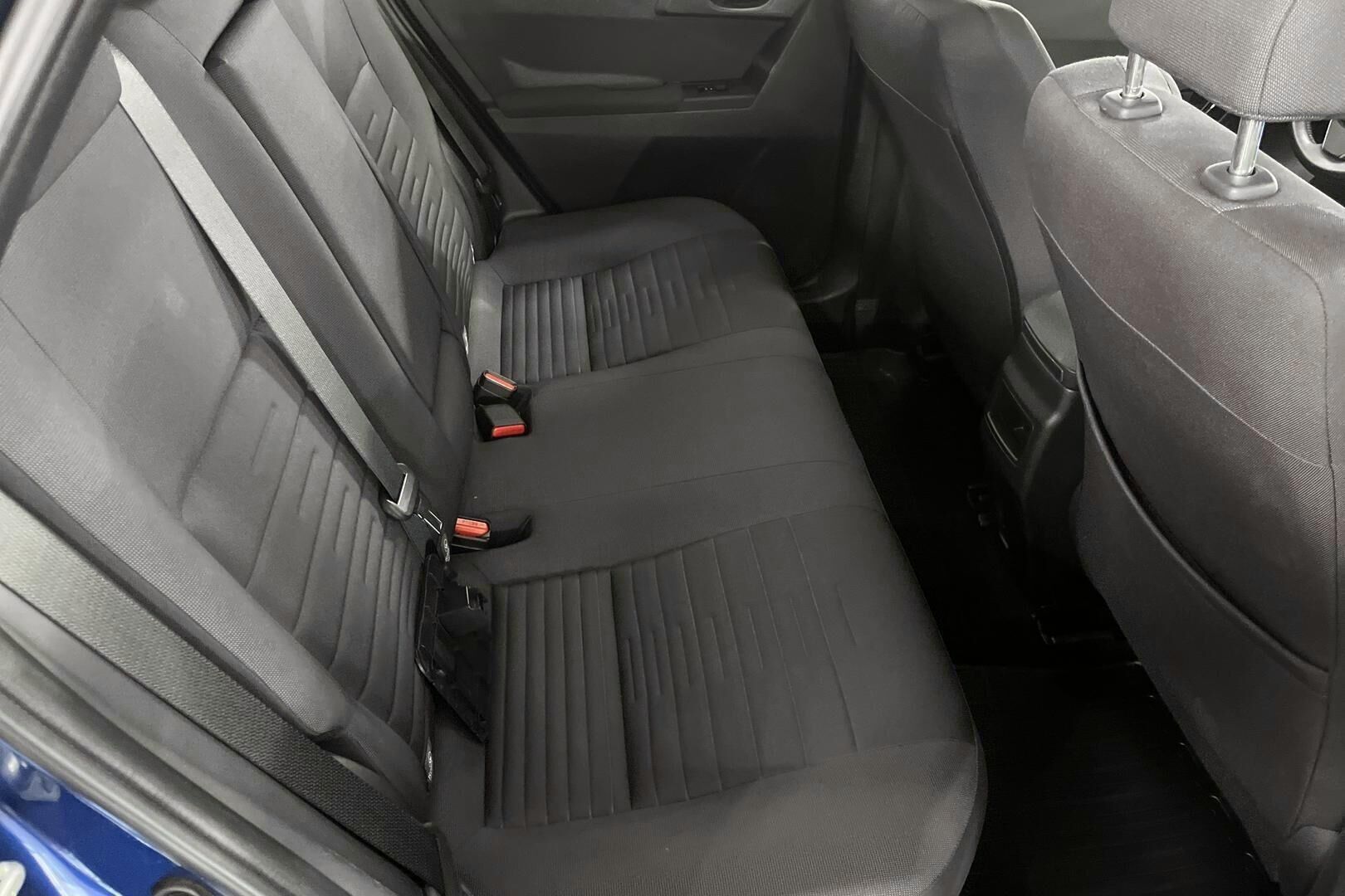 Toyota Auris iso kuva 14