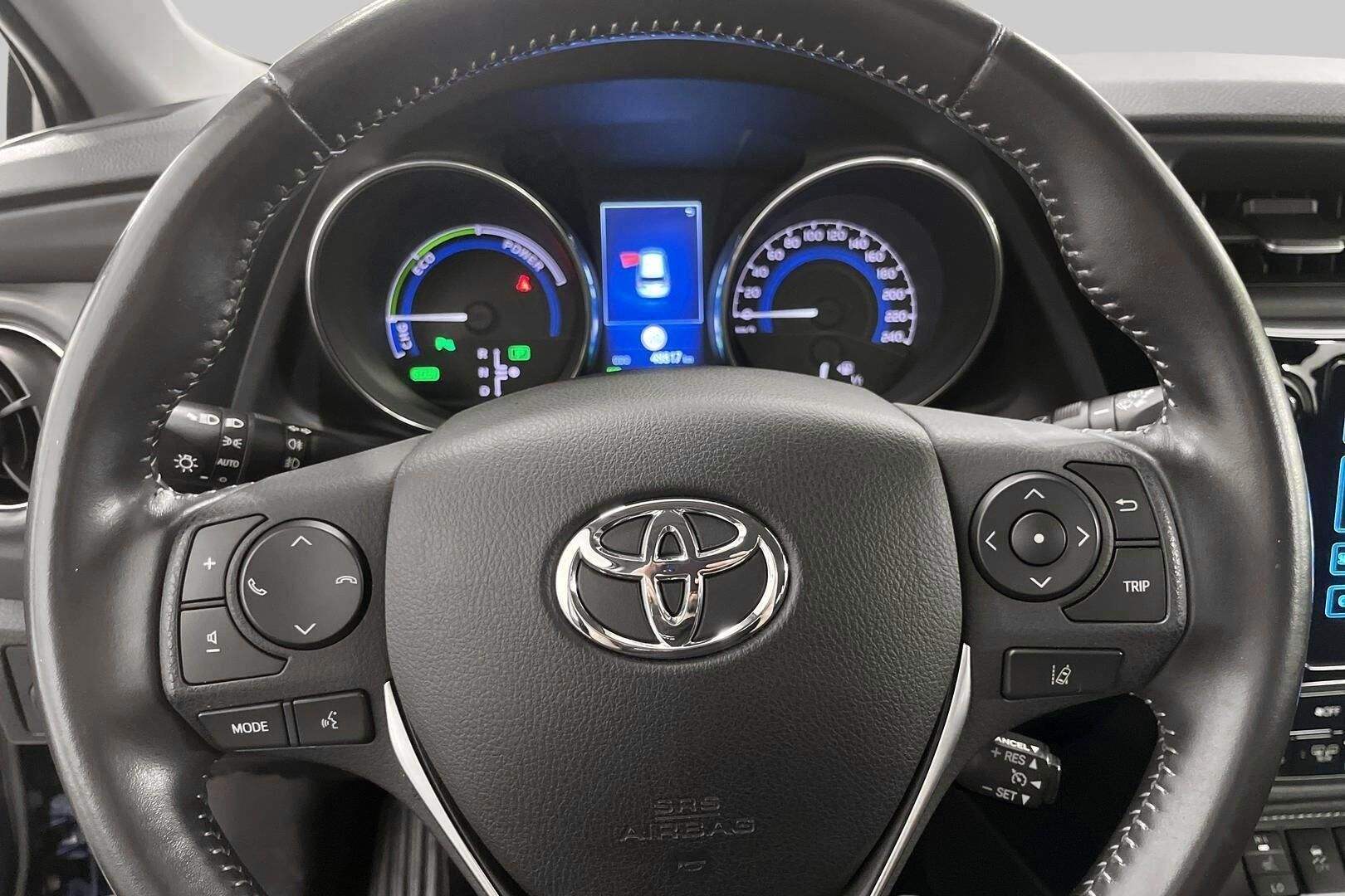 Toyota Auris iso kuva 16