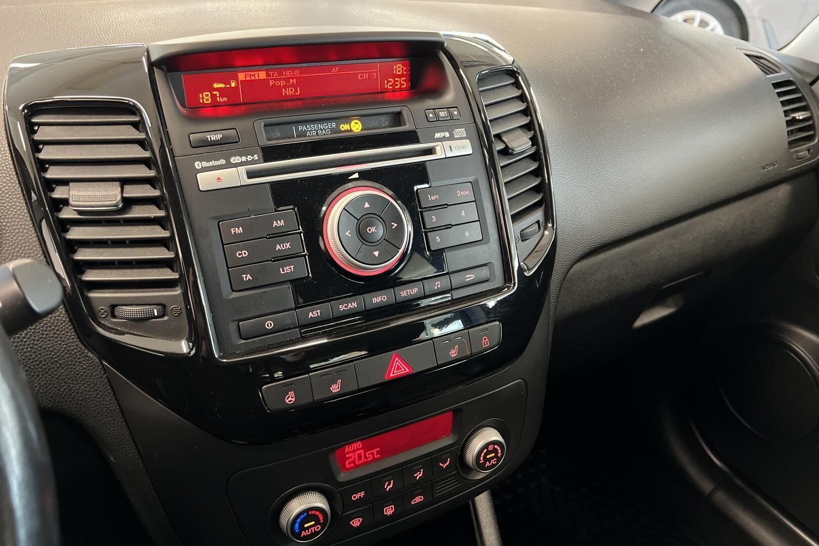 Kia Venga iso kuva 15