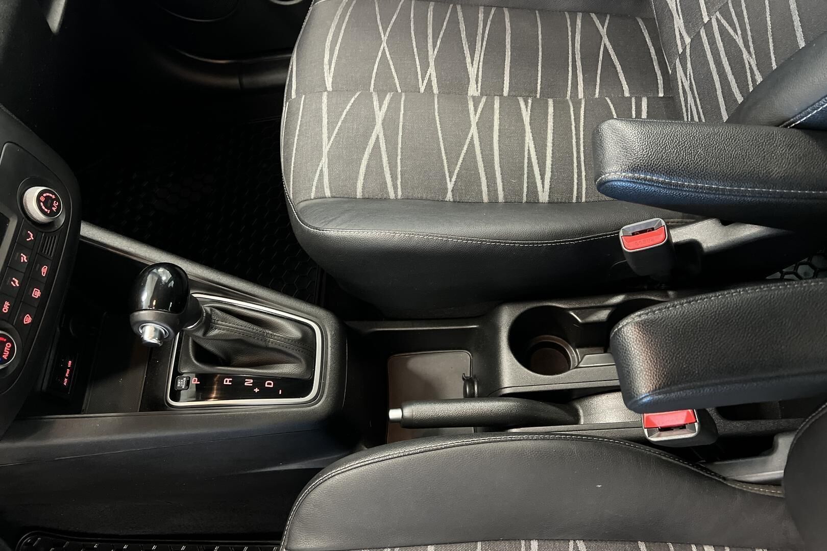 Kia Venga iso kuva 23