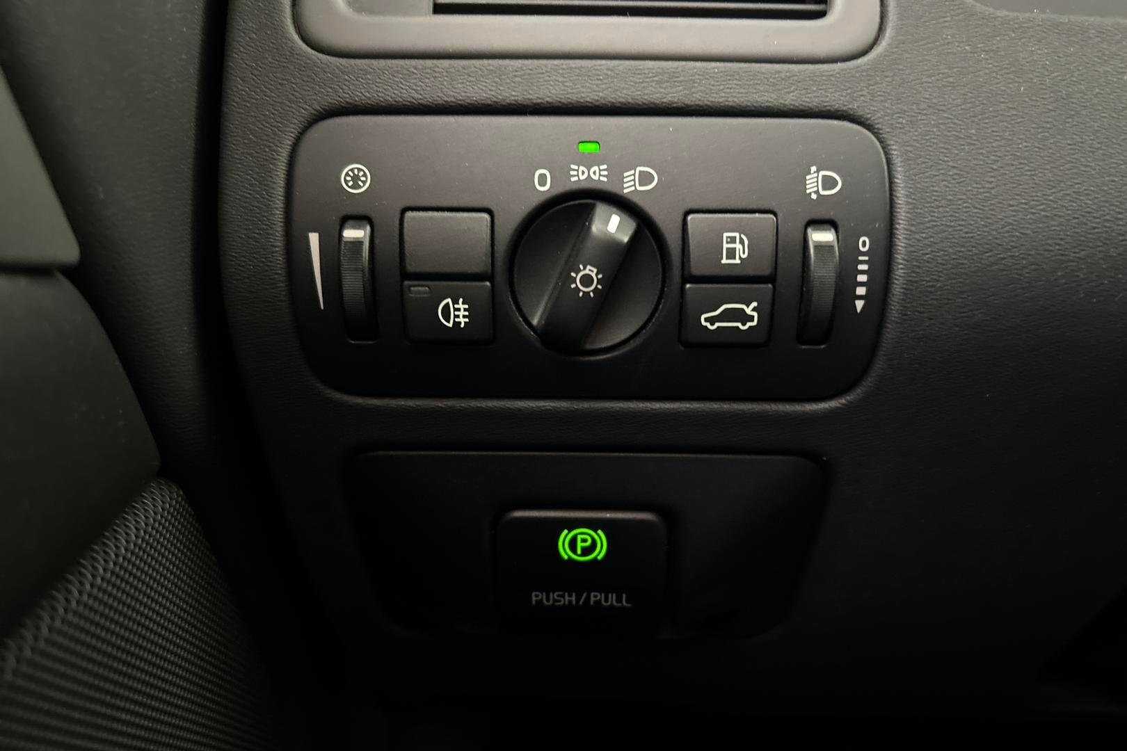 Volvo V70 iso kuva 17