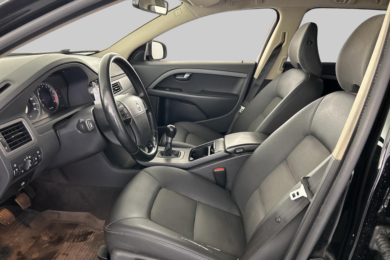 Volvo V70 iso kuva 8