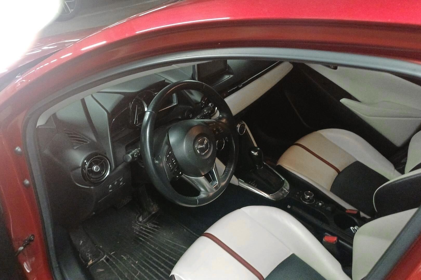 Mazda 2 iso kuva 2