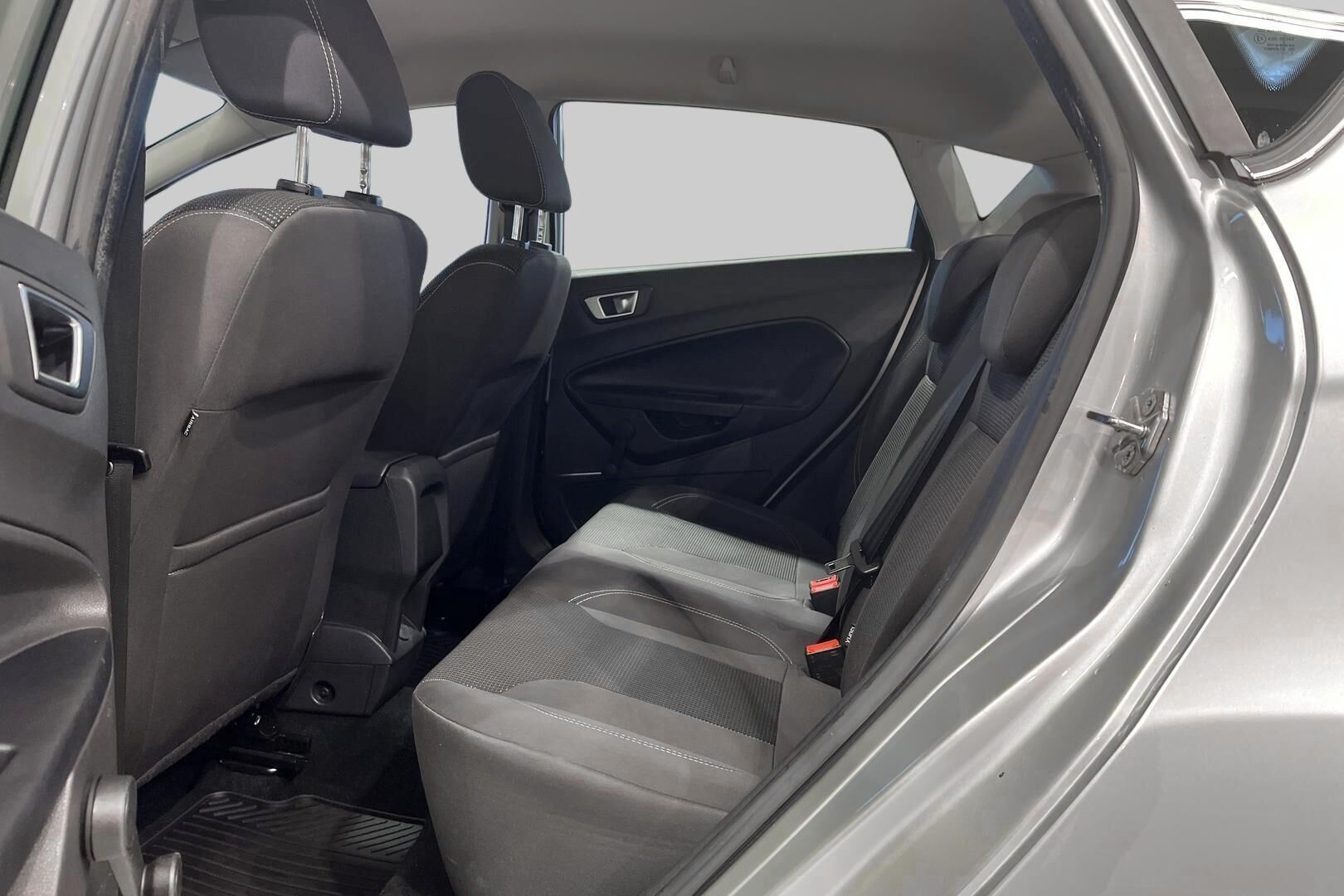 Ford Fiesta iso kuva 10