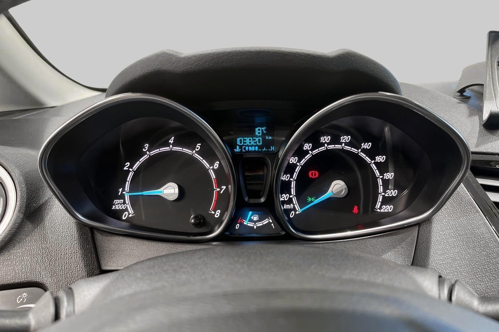 Ford Fiesta iso kuva 14