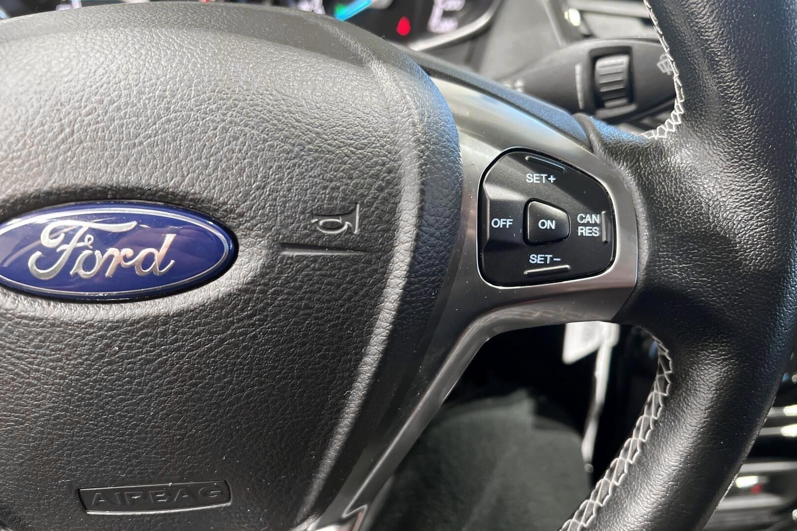 Ford Fiesta iso kuva 19