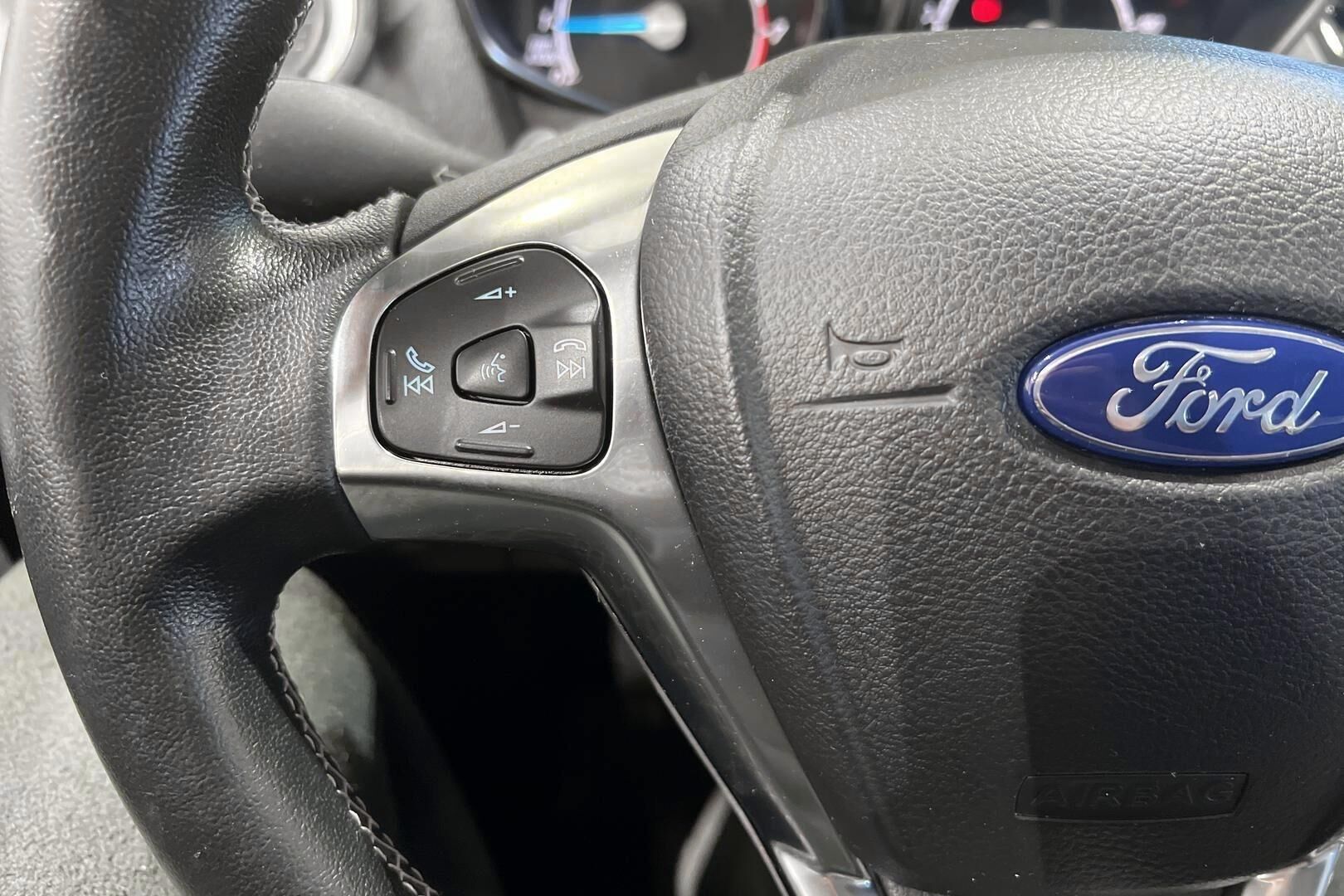 Ford Fiesta iso kuva 20