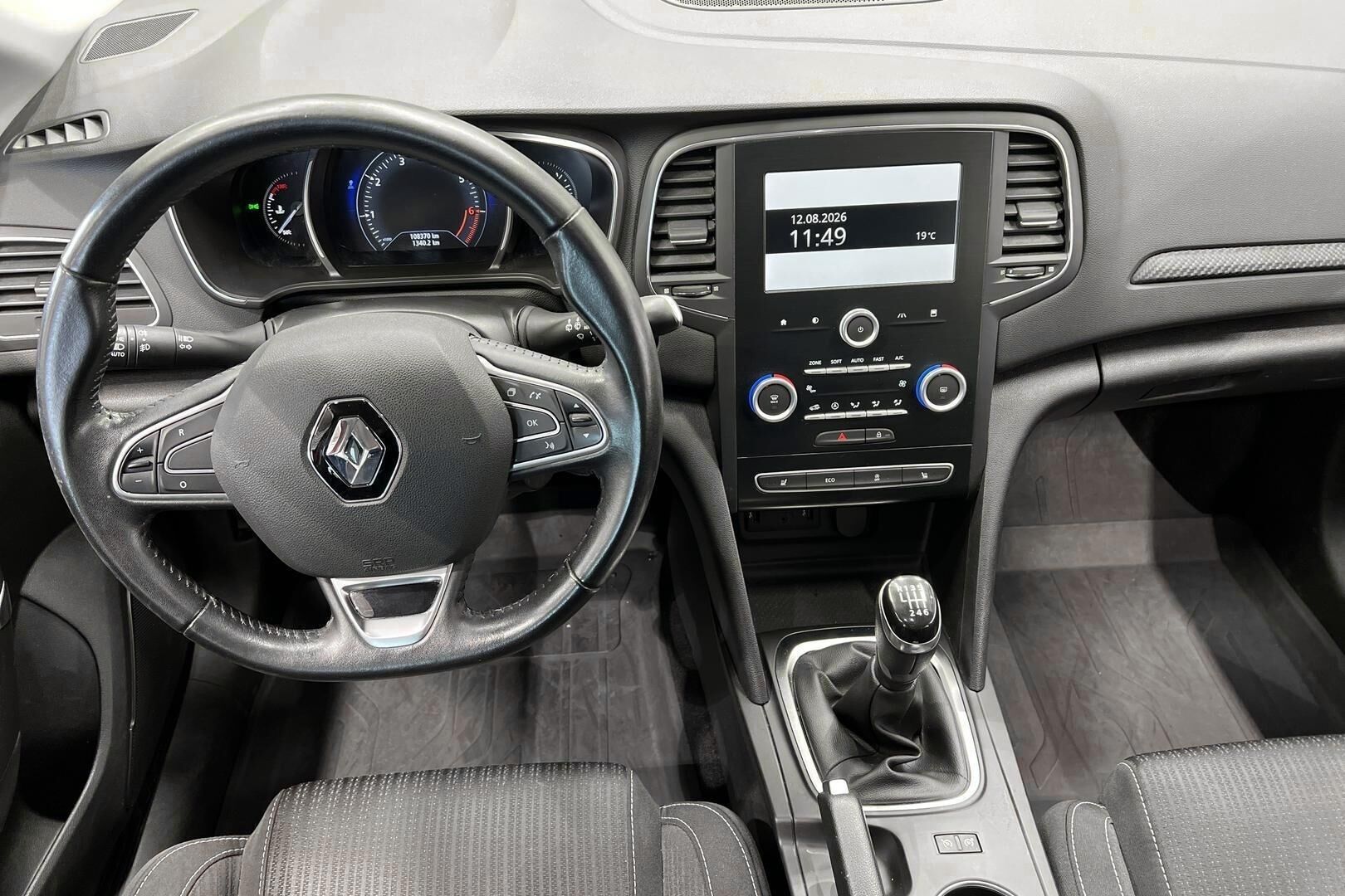 Renault Megane iso kuva 11