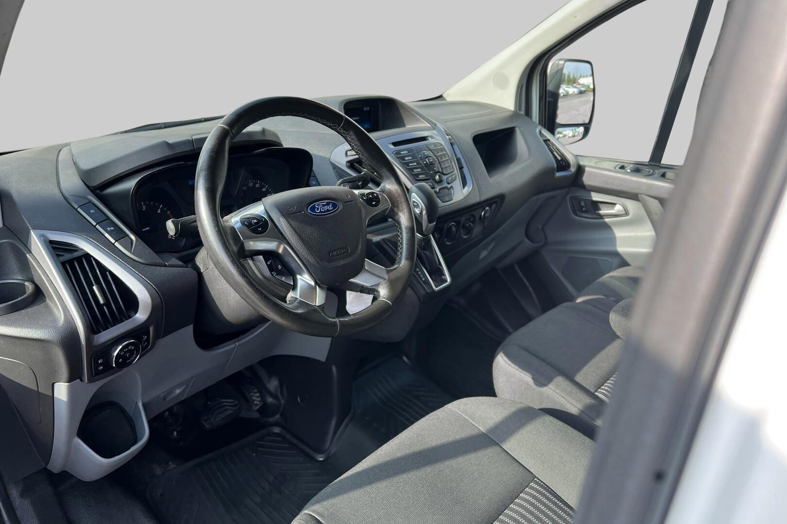 Ford Transit Custom iso kuva 11