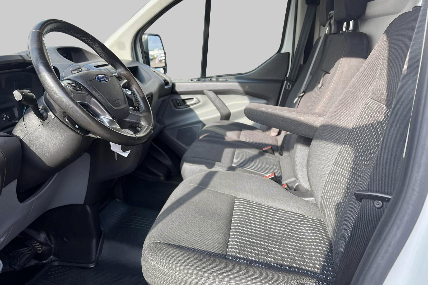 Ford Transit Custom iso kuva 9