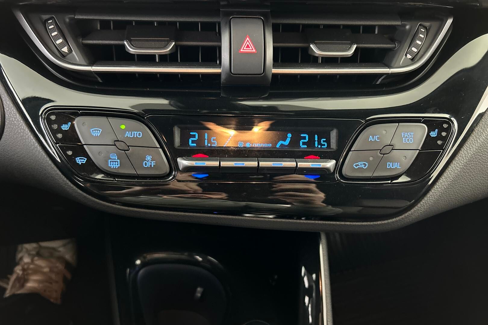 Toyota C-HR iso kuva 14