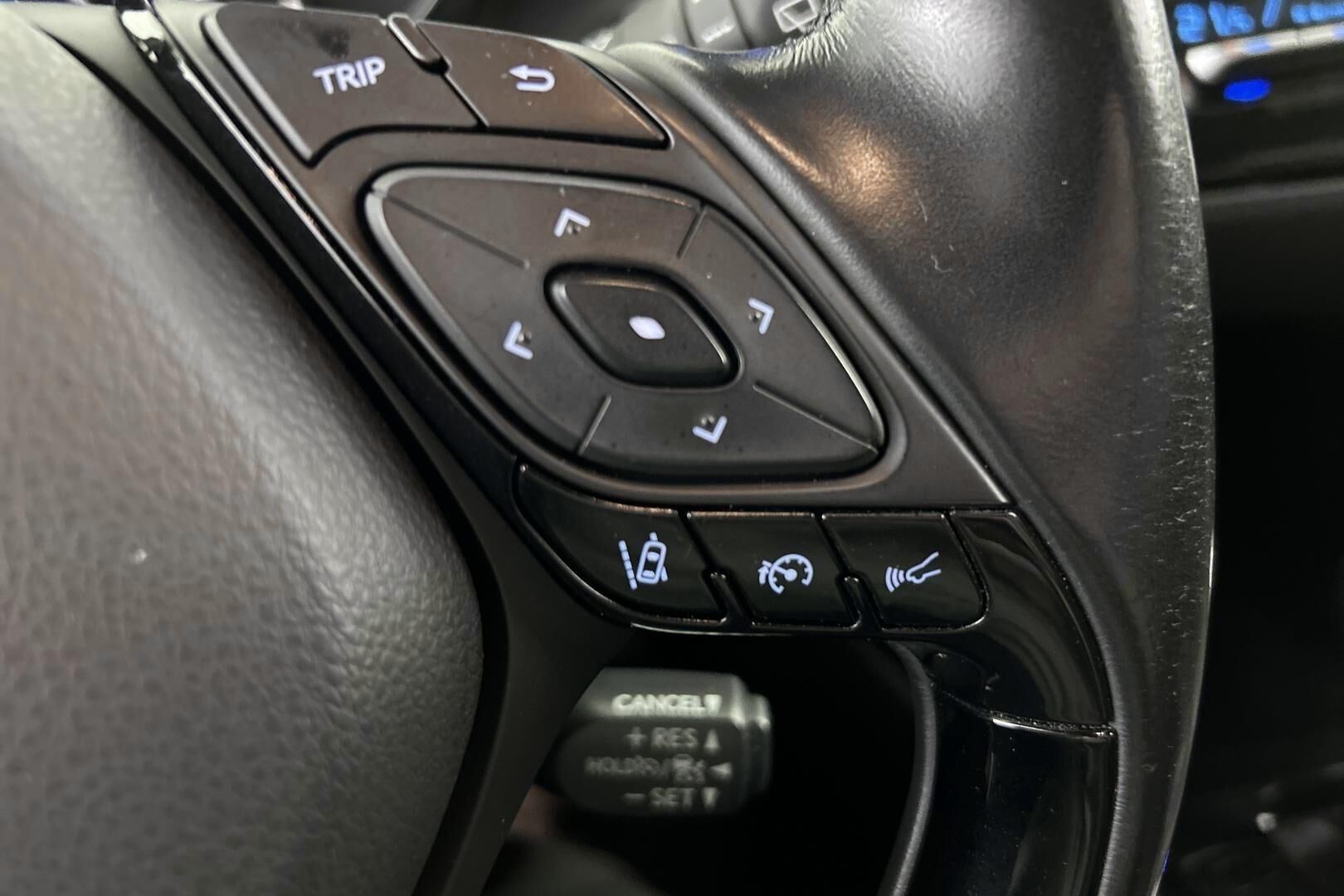 Toyota C-HR iso kuva 16