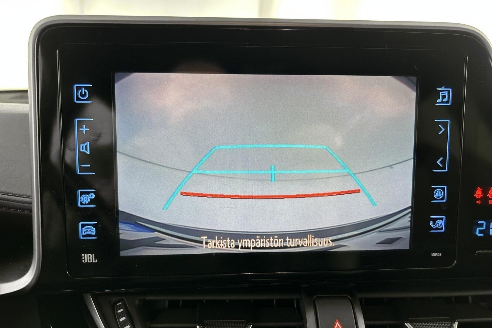 Toyota C-HR iso kuva 21