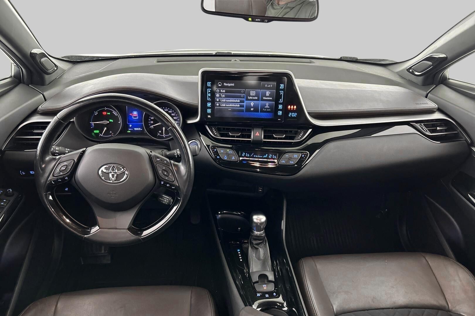Toyota C-HR iso kuva 9