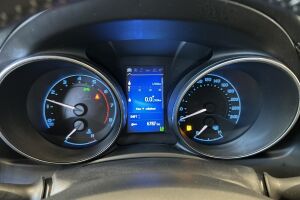 Toyota Auris esikatselu 13