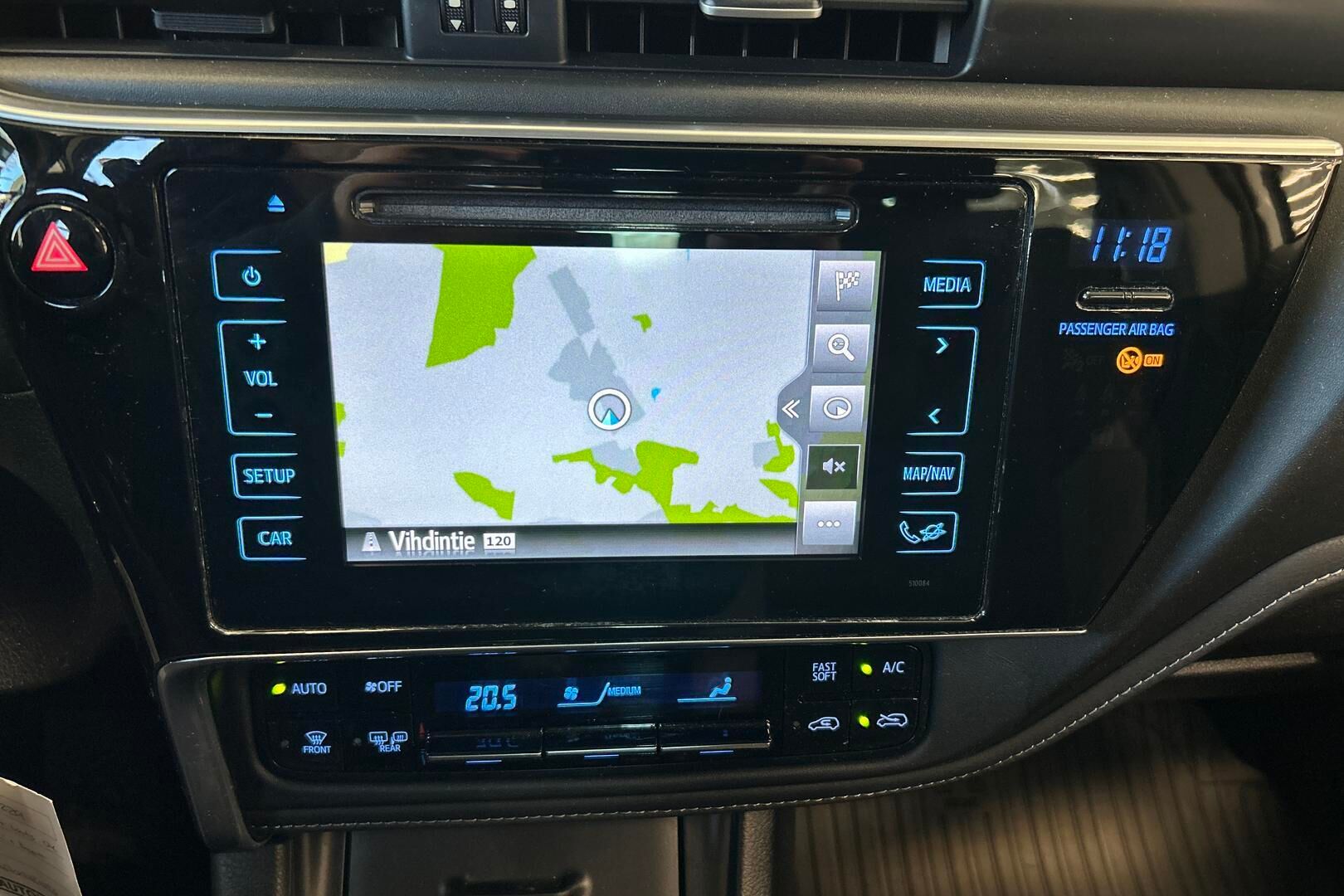 Toyota Auris iso kuva 14