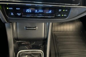 Toyota Auris esikatselu 18