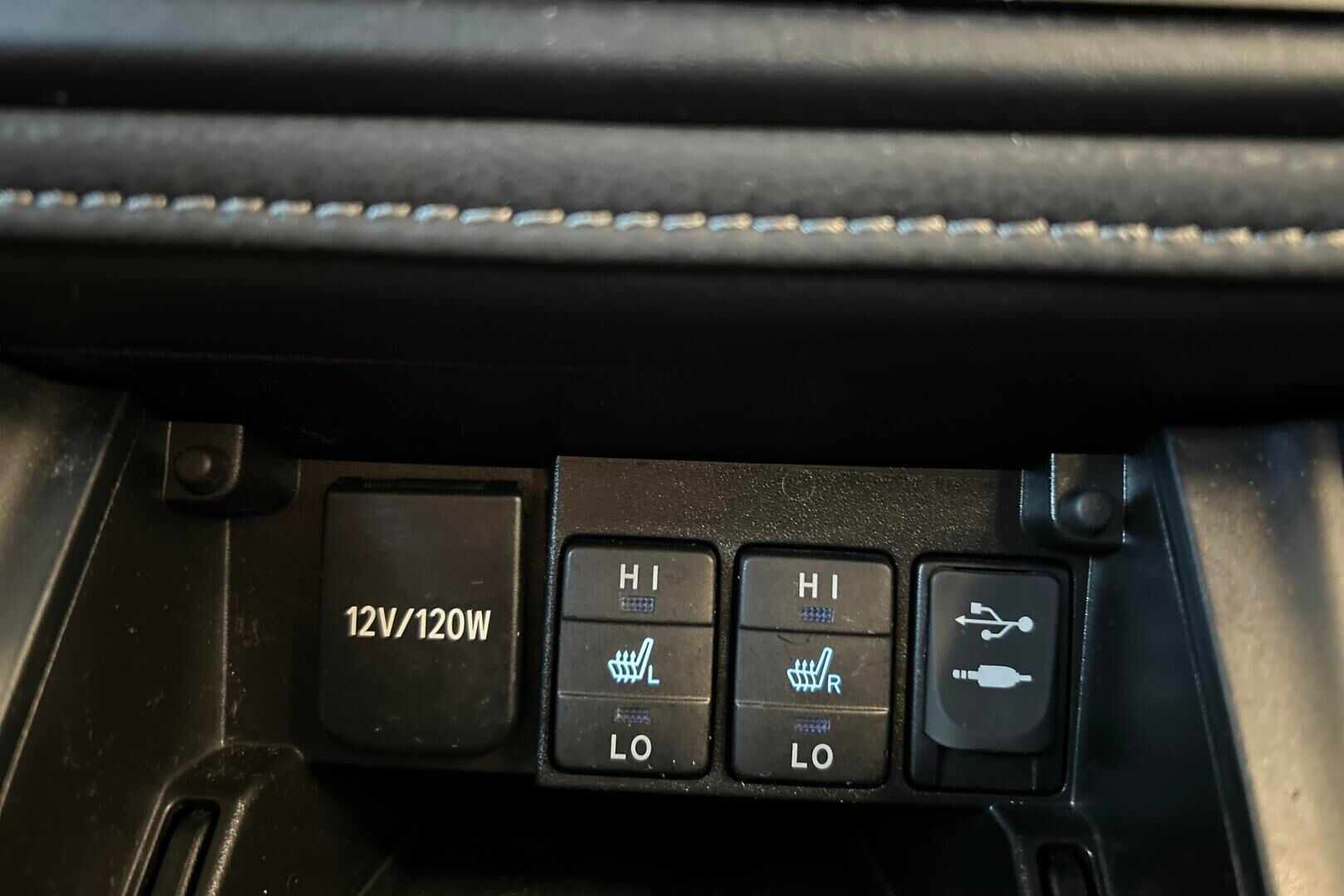 Toyota Auris iso kuva 19