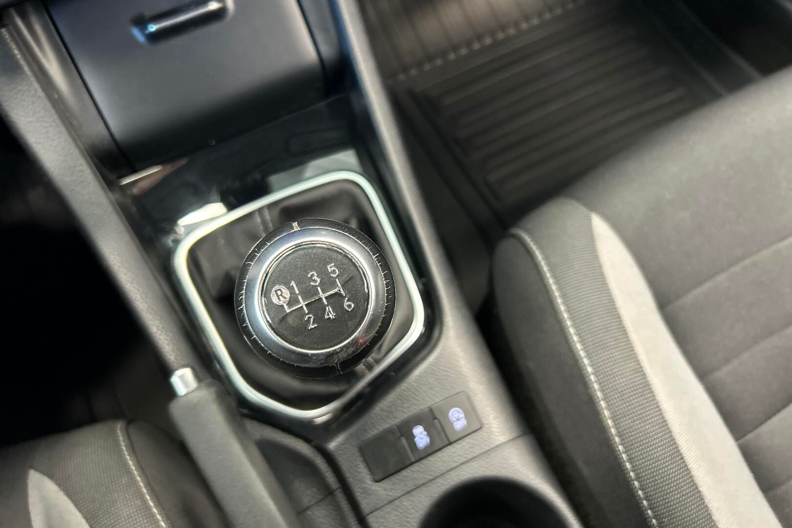 Toyota Auris iso kuva 20