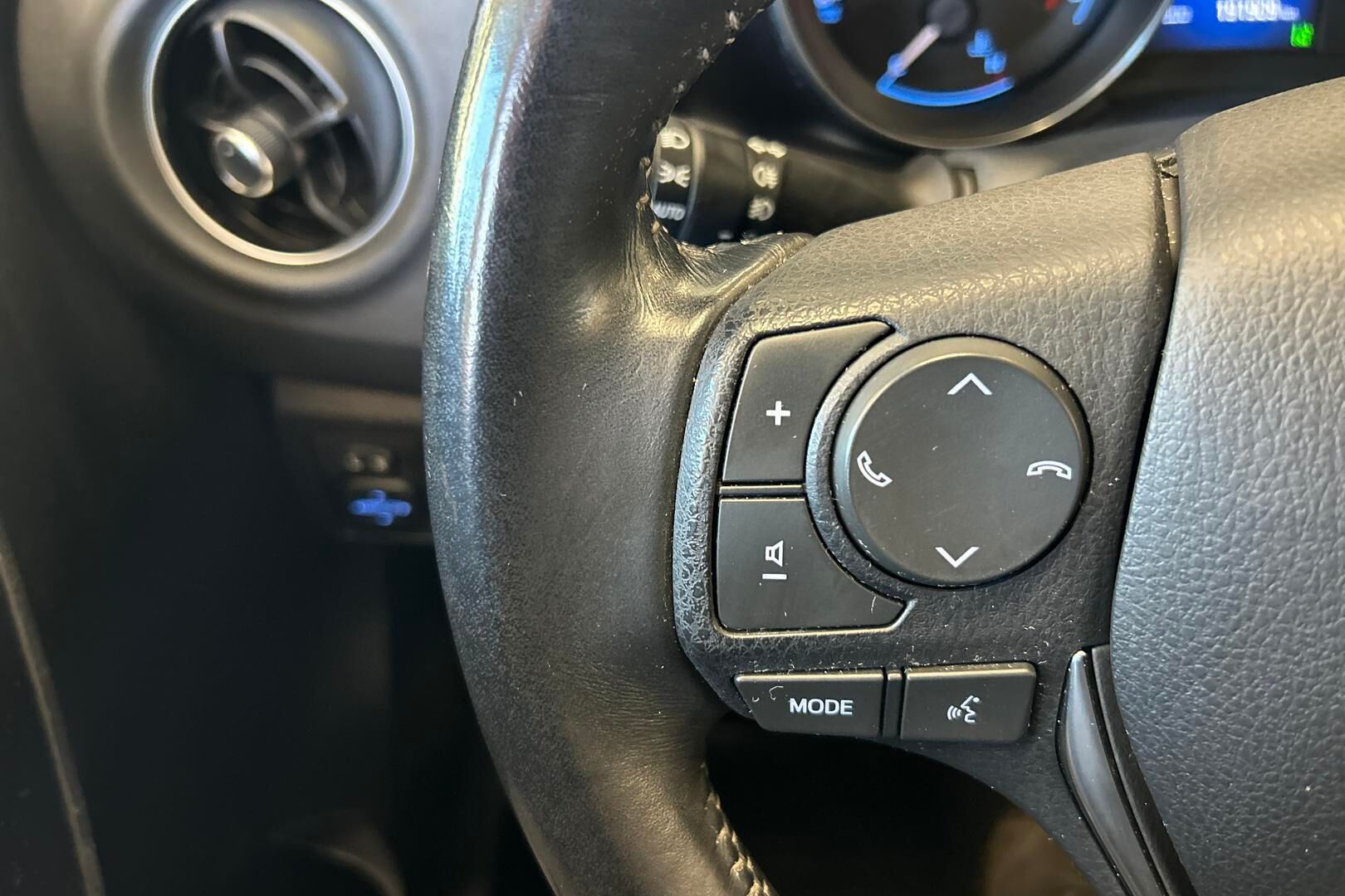 Toyota Auris iso kuva 22