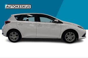 Toyota Auris esikatselu 3