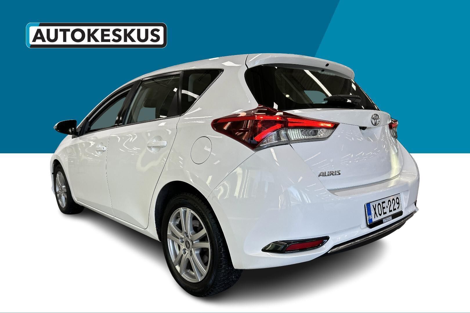 Toyota Auris iso kuva 6