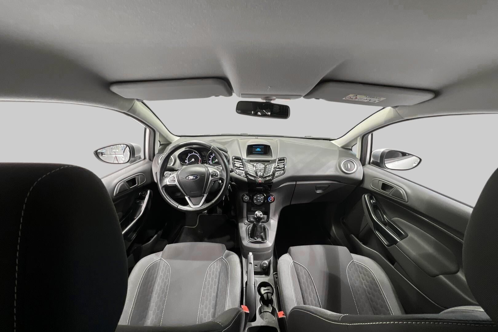 Ford Fiesta Van iso kuva 11