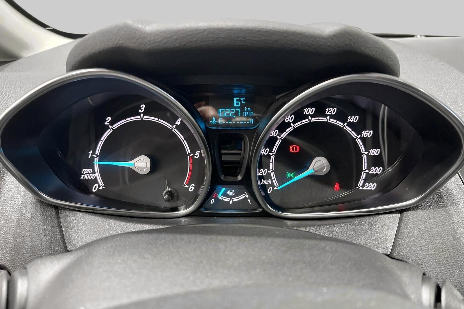 Ford Fiesta Van iso kuva 14