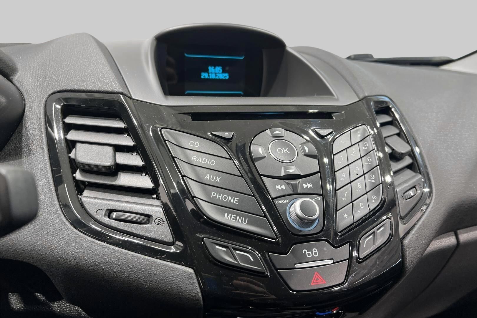 Ford Fiesta Van iso kuva 15