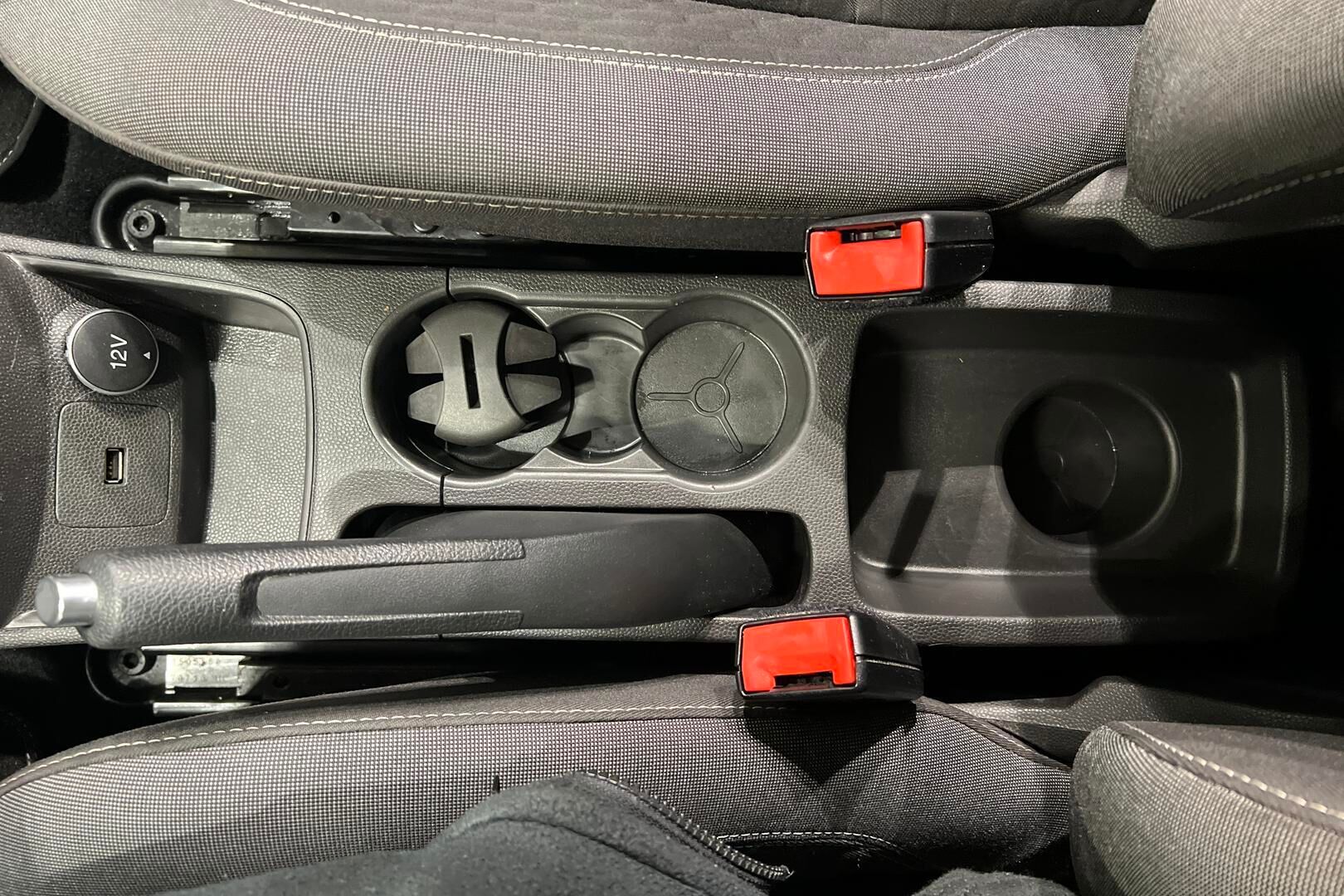 Ford Fiesta Van iso kuva 18