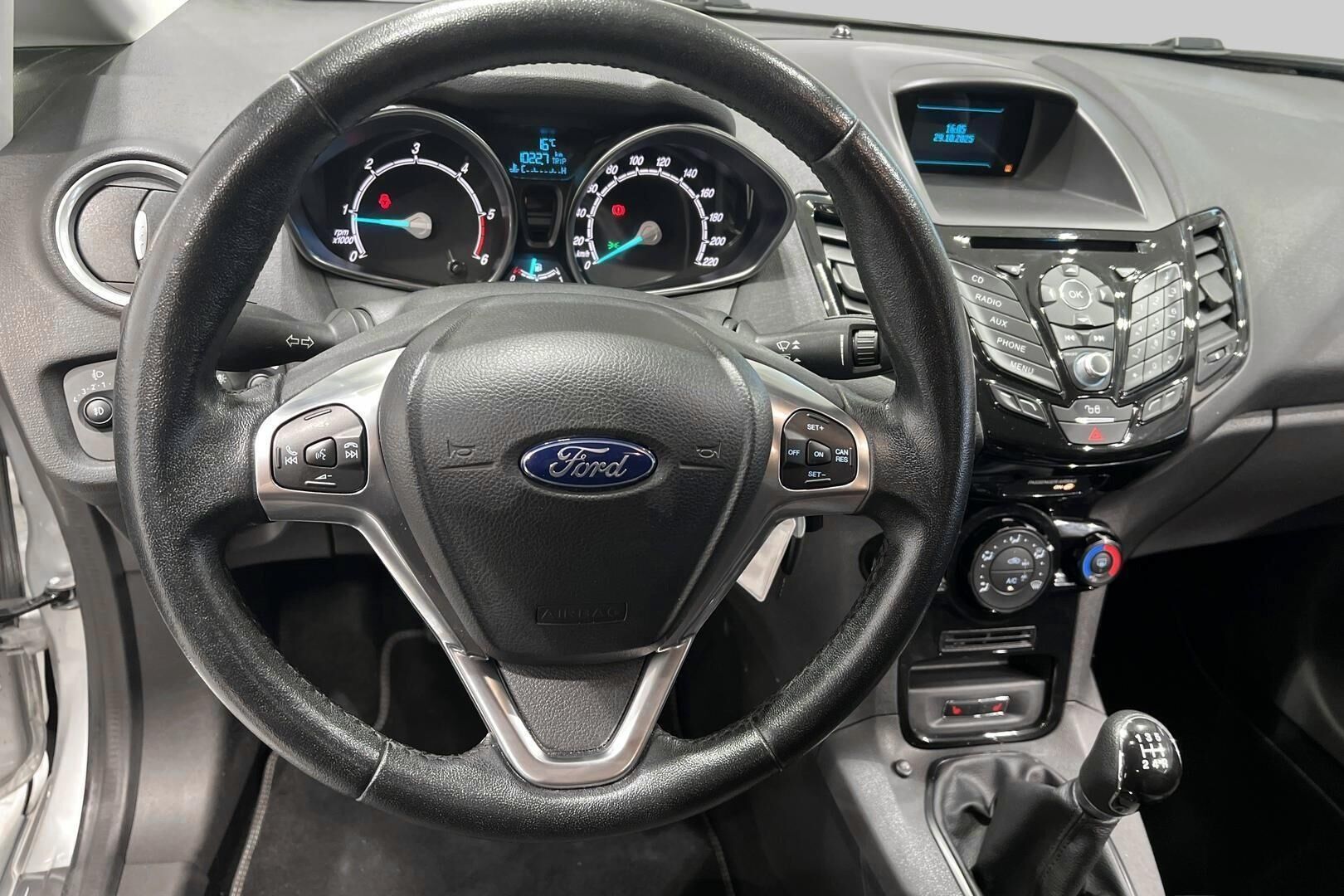 Ford Fiesta Van iso kuva 23