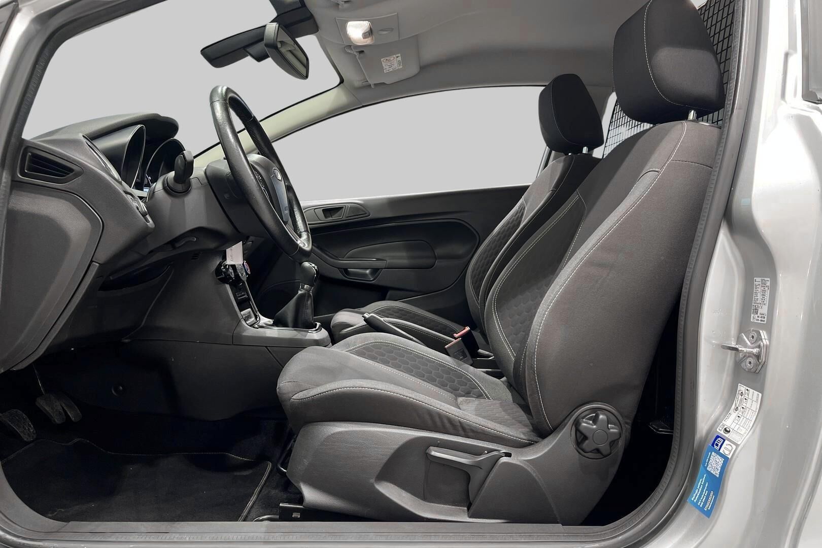 Ford Fiesta Van iso kuva 9