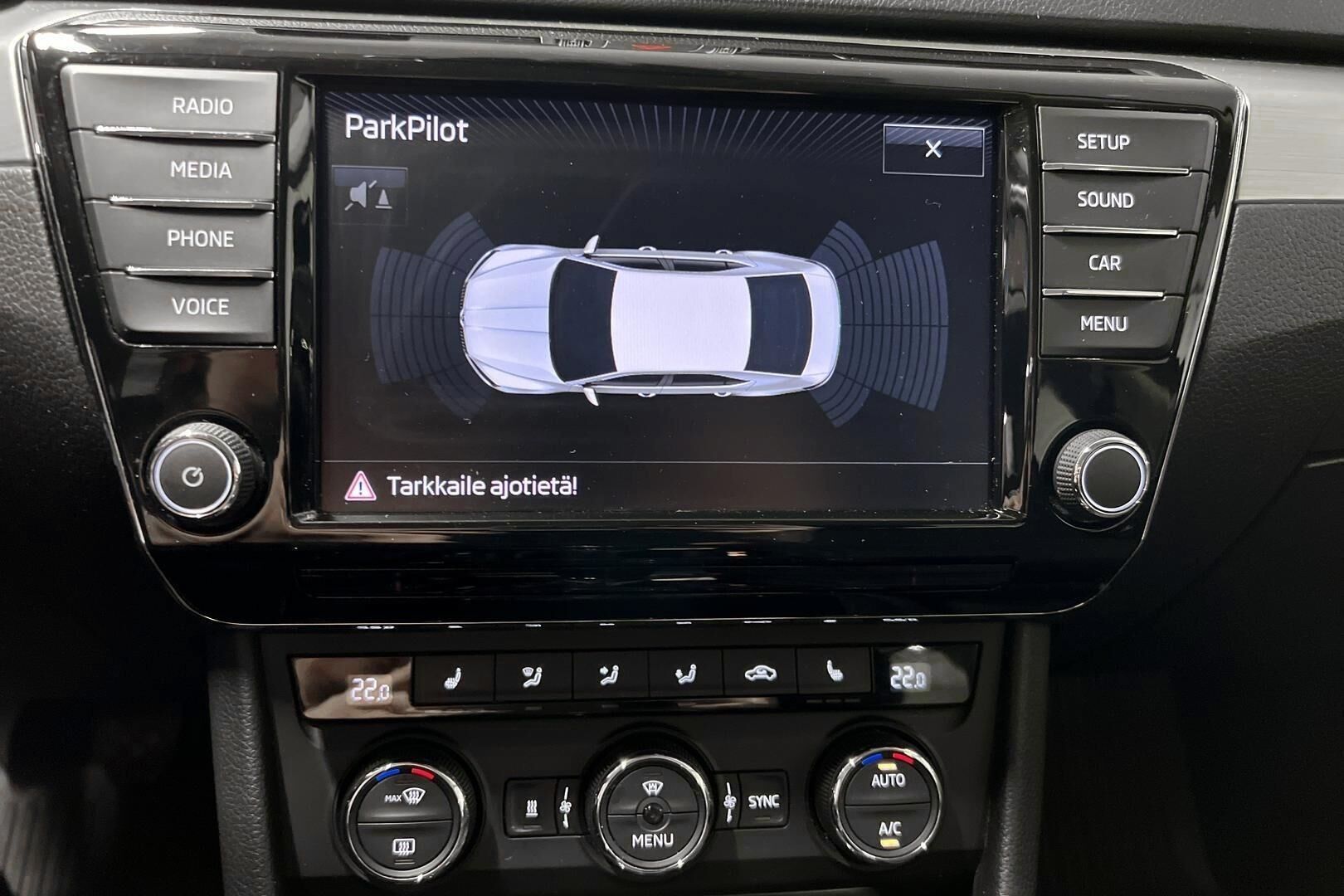 Skoda Superb iso kuva 11