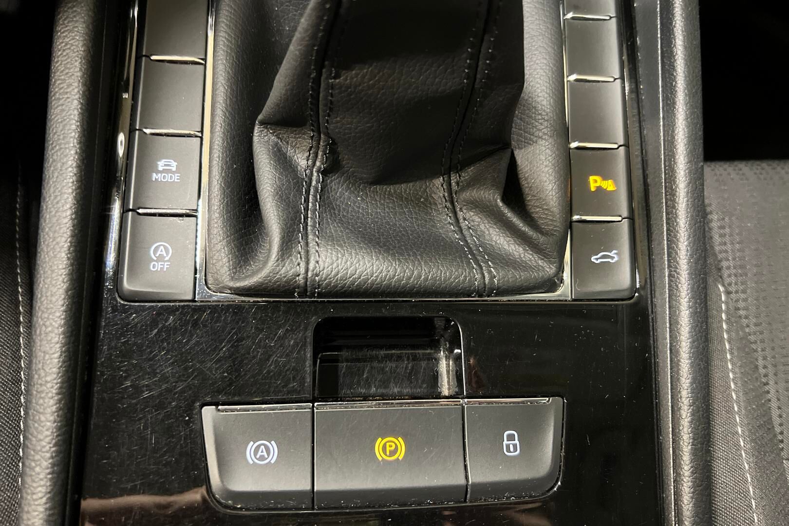 Skoda Superb iso kuva 12