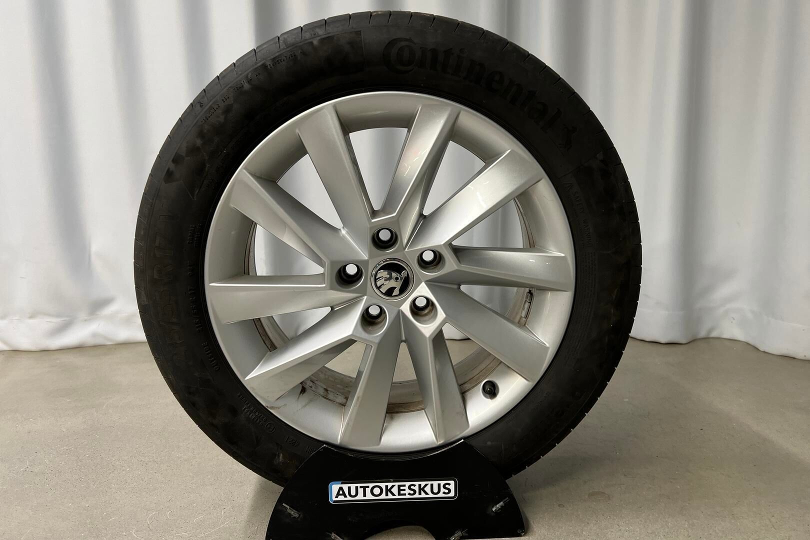 Skoda Superb iso kuva 14