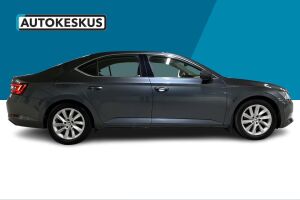Skoda Superb esikatselu 2
