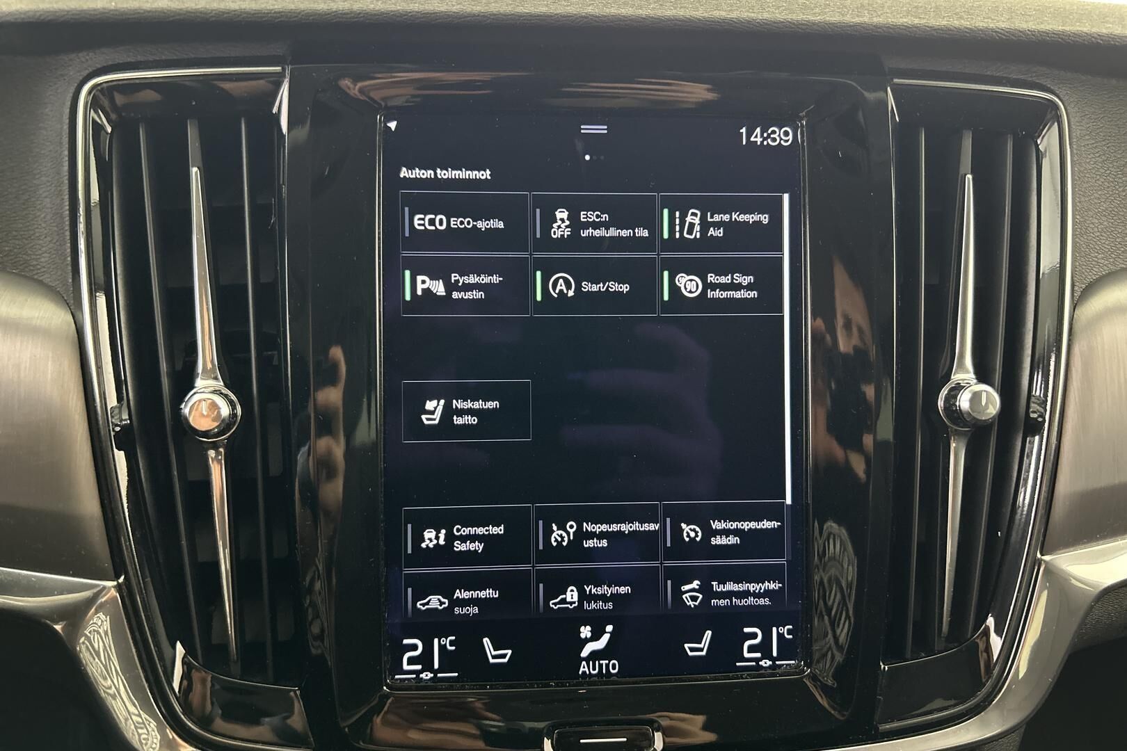Volvo V90 iso kuva 17