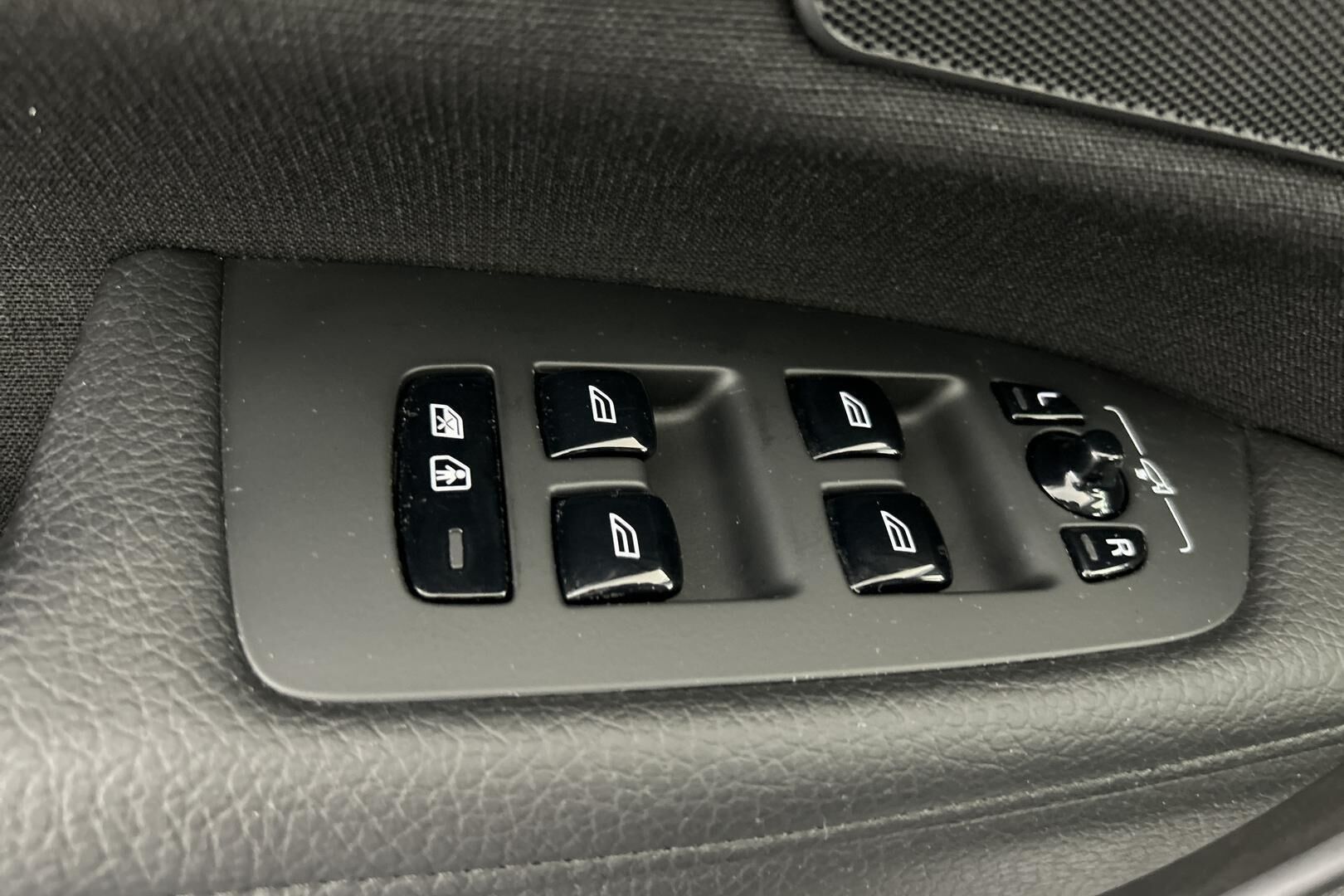 Volvo V90 iso kuva 28