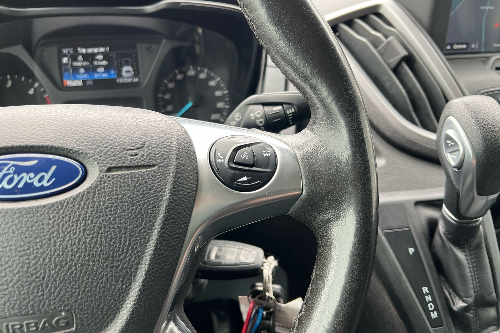 Ford Transit iso kuva 16