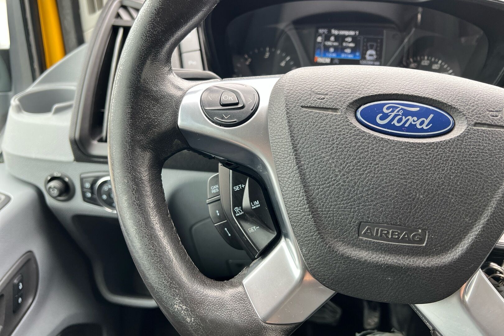 Ford Transit iso kuva 17