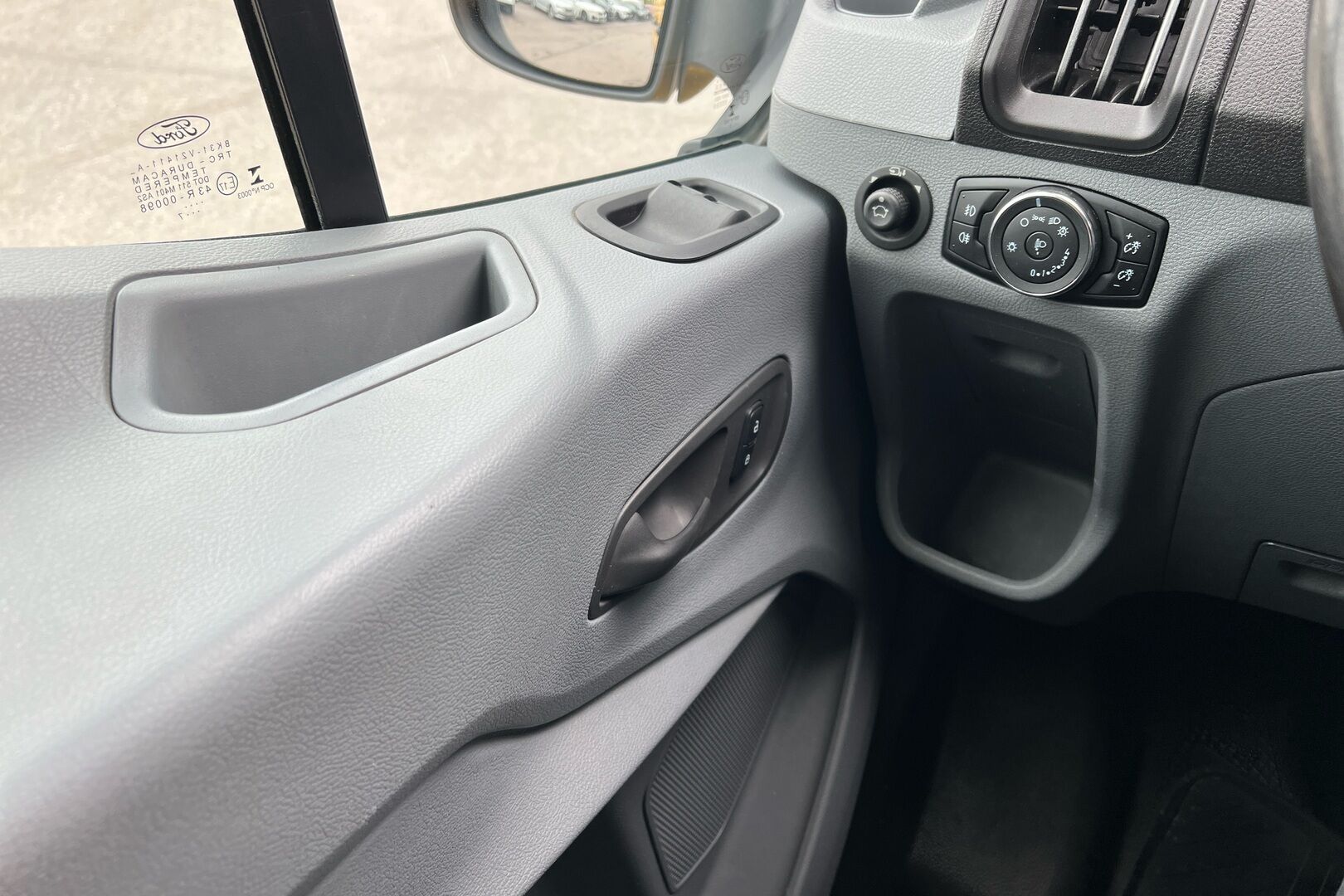 Ford Transit iso kuva 18
