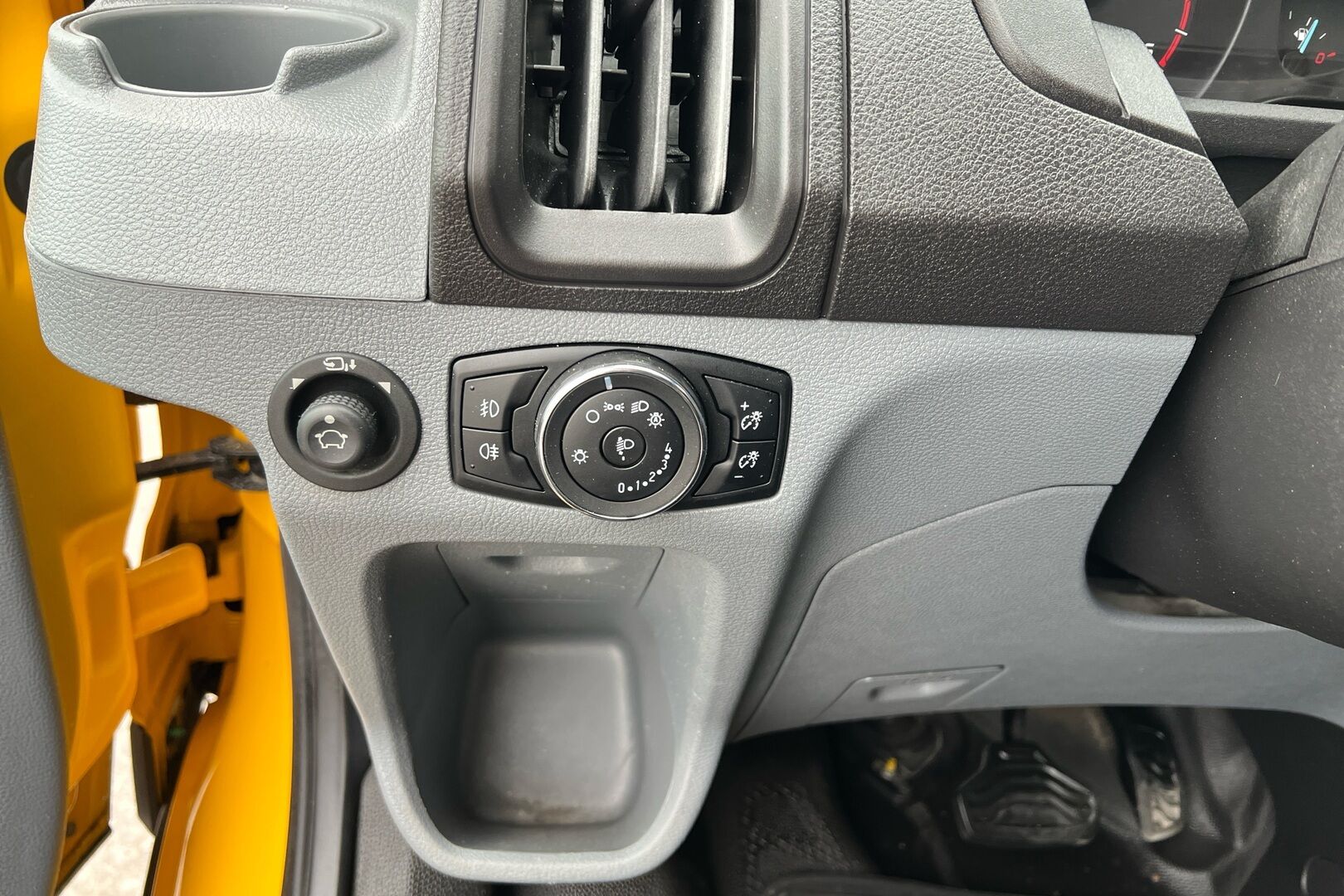 Ford Transit iso kuva 19