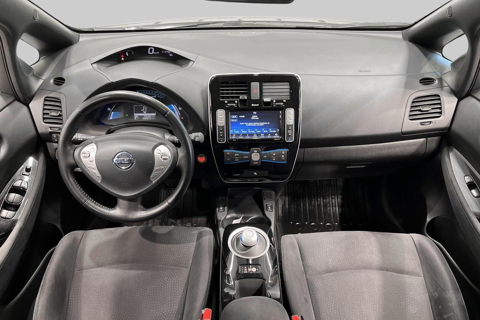 Nissan Leaf iso kuva 11