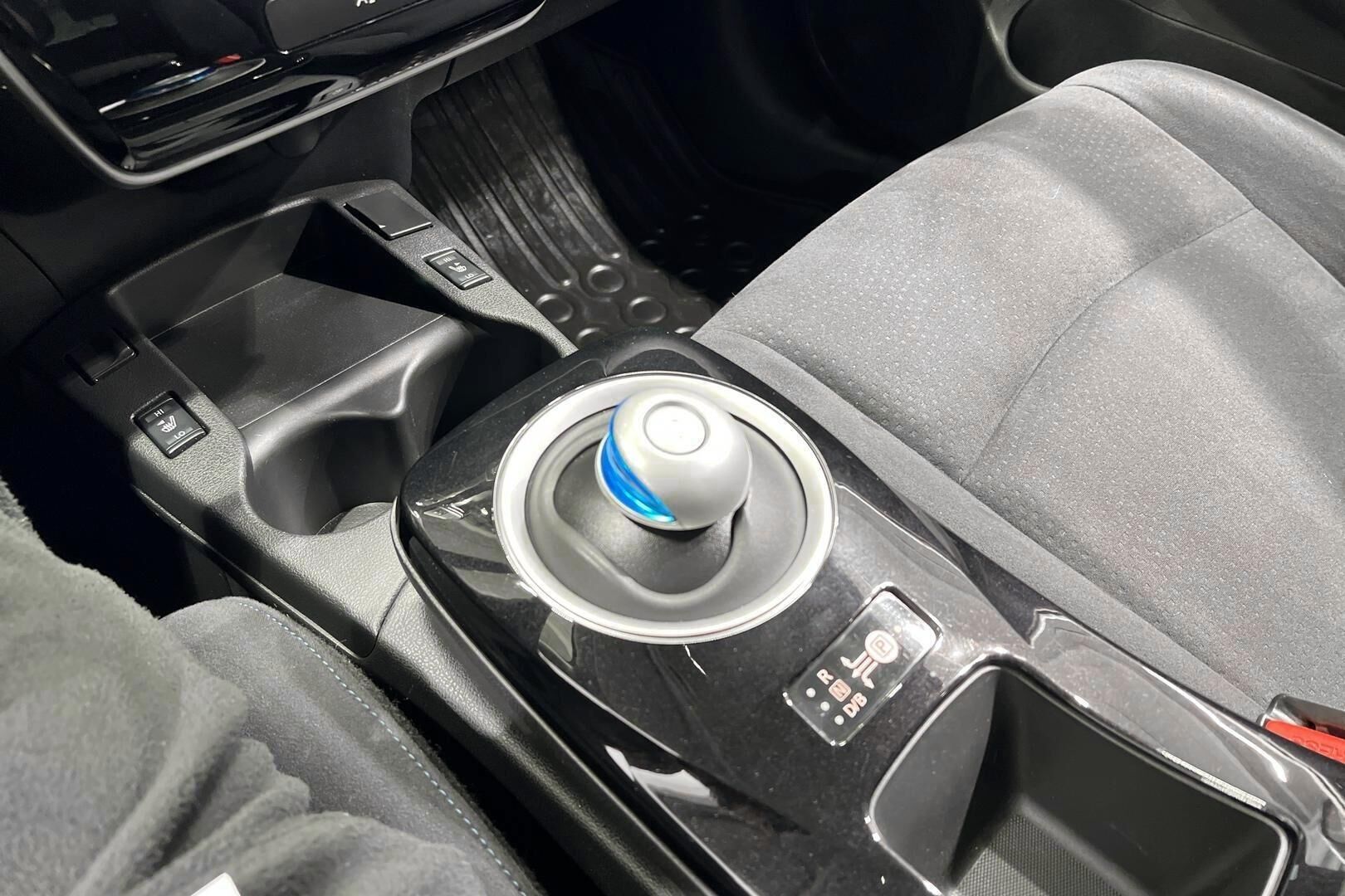 Nissan Leaf iso kuva 19