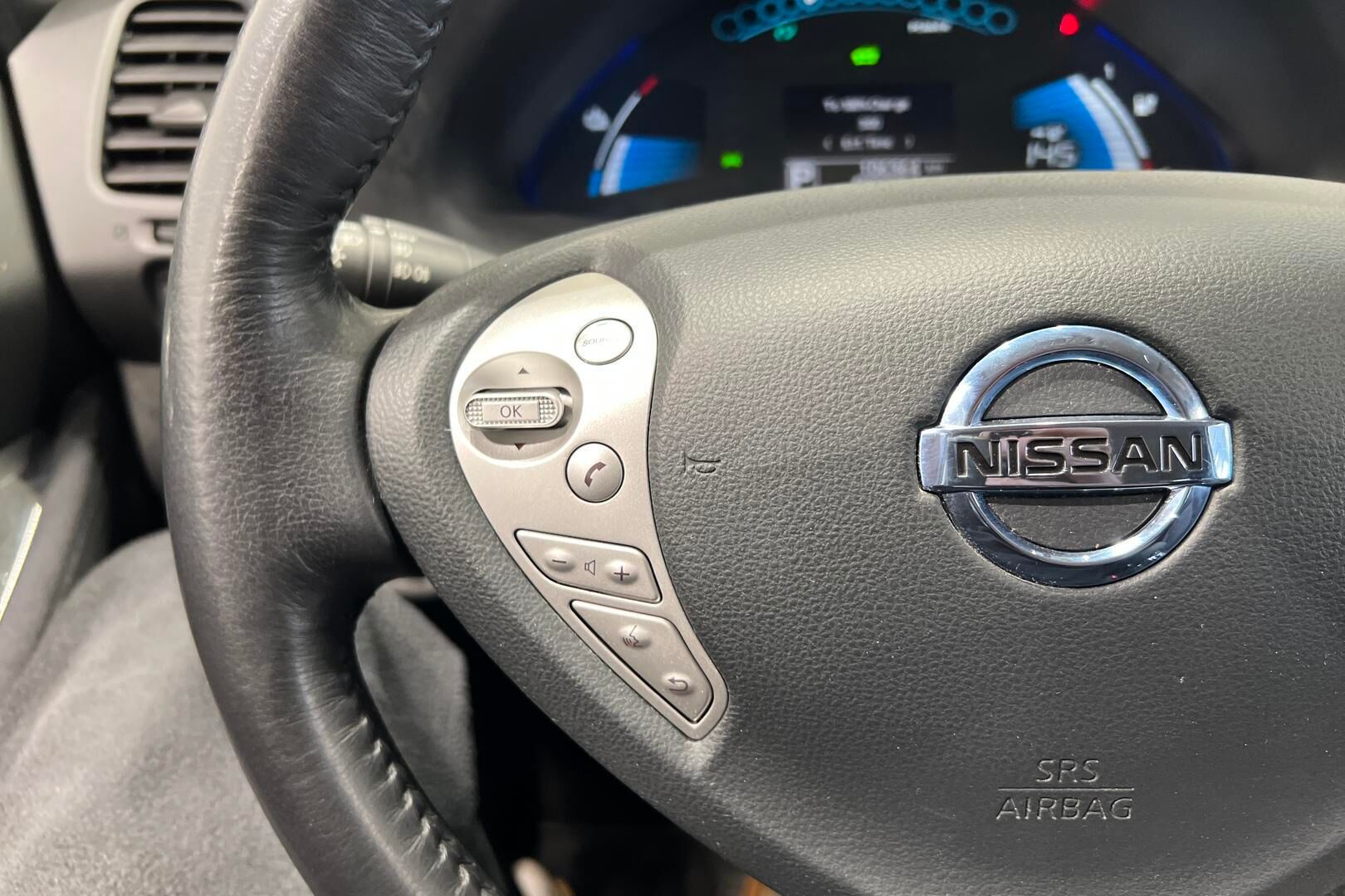 Nissan Leaf iso kuva 21