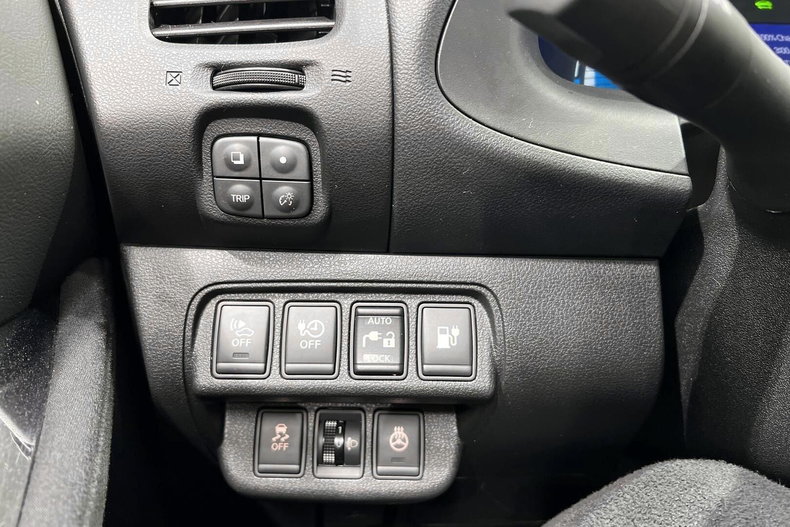 Nissan Leaf iso kuva 22